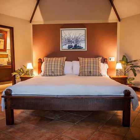 Mayoka Boutique Hotel (Adults Only) Sandy Bay Exterior photo