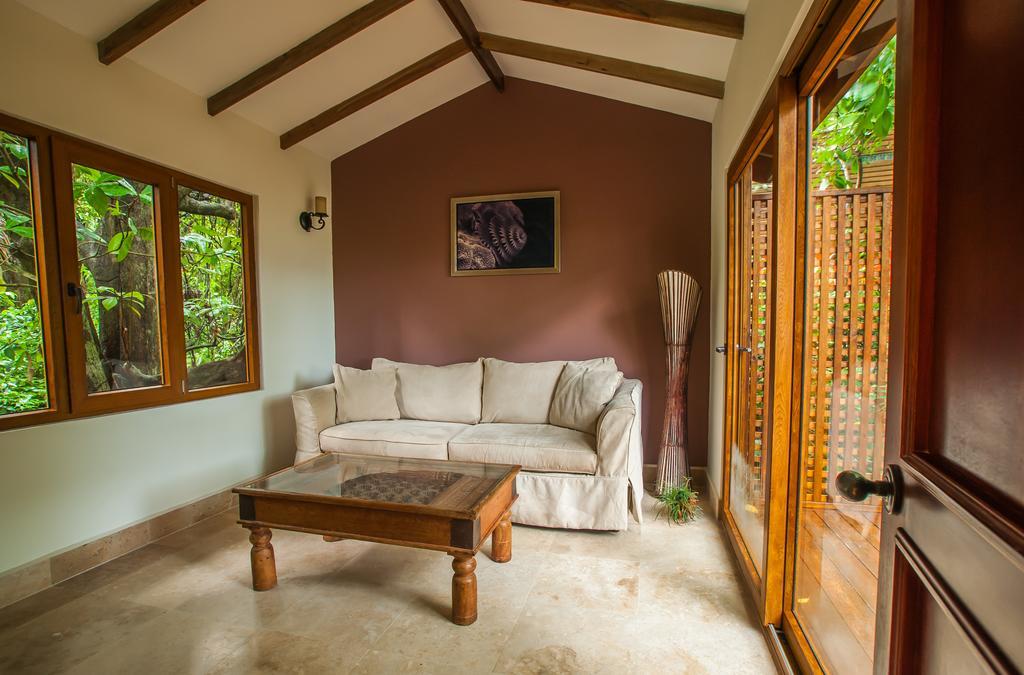 Mayoka Boutique Hotel (Adults Only) Sandy Bay Exterior photo